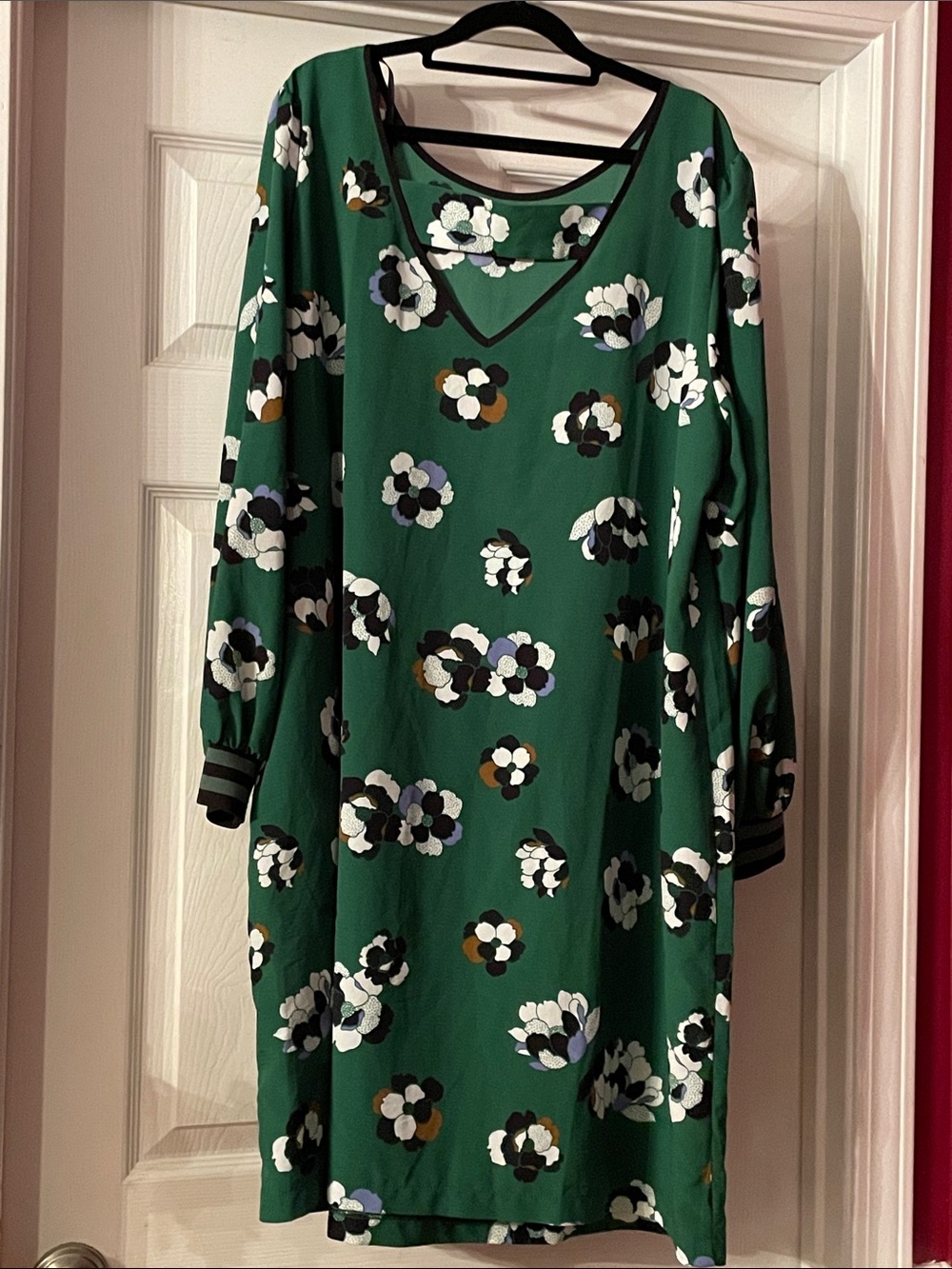 Eloquii Emerald Green Floral Blouse with Contrast Blooms - Picture 3 of 5